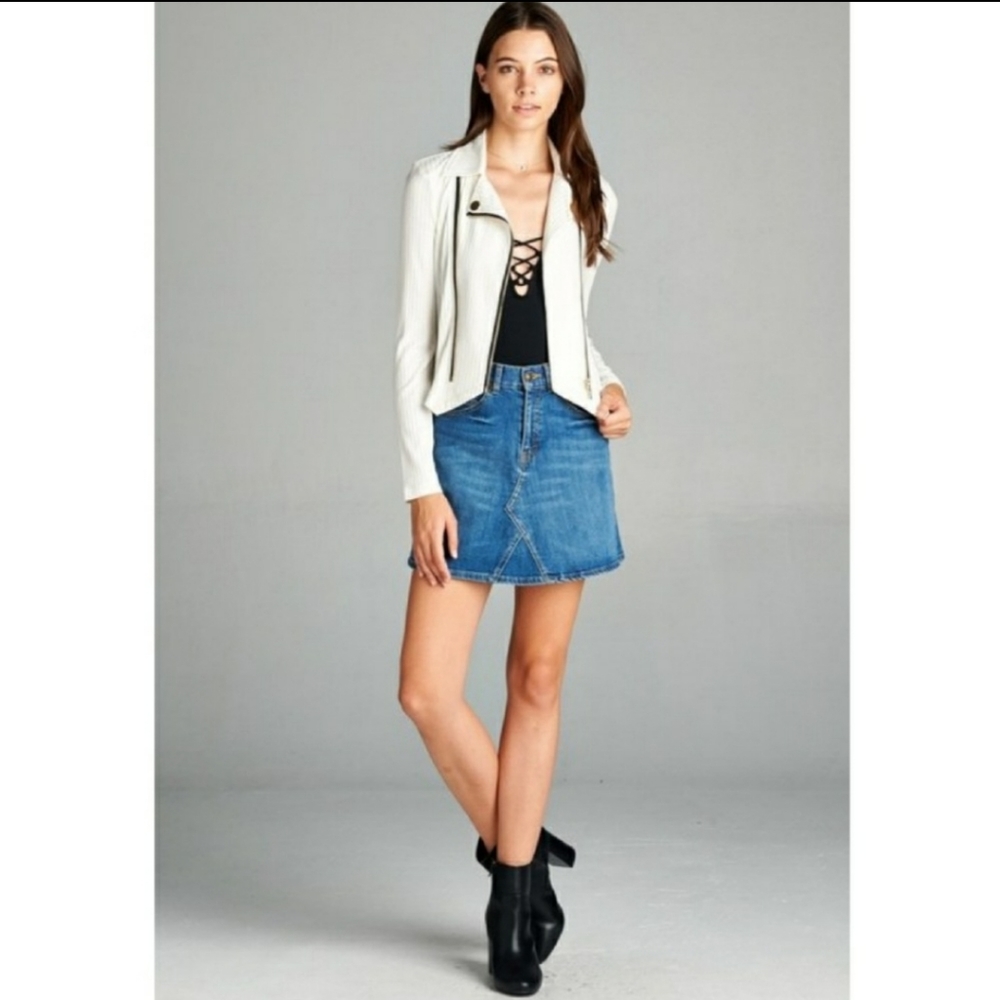 NWT White Long Sleeve Fitted Jacket